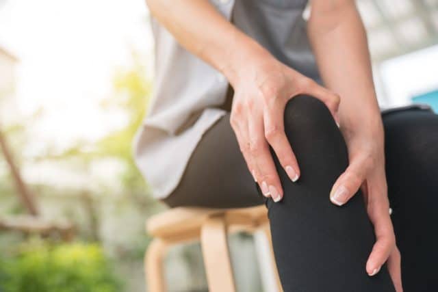 woman with knee pain